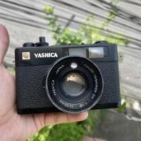 ราคา กล้องฟิล์ม Yashica Electro 35 CC เลนส์ฟิกซ์ 35mm f1.8 เป็นกล้อง rangefinder (12193907346)