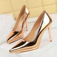 ราคา 3255-7,-1 รองเท้าคัชชู หนังมัน สูง11cm(4.5นิ้ว เสริมหน้า0.5นิ้ว) (54351495744)