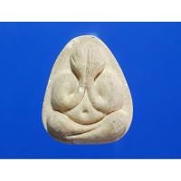 ราคา พระปิดตา มหาเสน่ห์ หลวงปู่โต๊ะ วัดประดู่ฉิมพลี เนื้อเกสร ปี ๒๕๑๘ (26429655412)