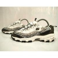 ราคา Skechers D Lite รองเท้ามือสองของแท้ (1239035062)