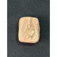 ราคา พระพิมพ์พระพุทธเจ้าทรงไก่(ขี่ไก่) หลวงพ่อปาน เนื้อดินเผา อุดผง ออกในปี 2527 เสกโดยหลวงพ่อฤาษีลิงดำ วัดท่าซุง จ.อุทัยธานี (29679867816)