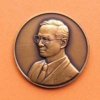 ราคา เหรียญรัชกาลที่ 9 ที่ระลึกพิธีเปิดอุทยานเฉลิมกาญจนาภิเษก จังหวัดนนทบุรี พศ 2542 เนื้อทองแดงรมดำ ขนาด 3.5 เซน บล็อกกษาปณ์ (7992418687)