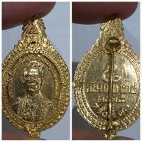 ราคา เหรียญเข็มกลัดในหลวง รัชกาลที่ 9 เนื่องในวันเฉลิมพระชนมพรรษา 5 ธันวามหาราช ครั้งที่ 16 พ.ศ. 2535 เนื้อทองรมเงางาม สภาพส (46250320602)