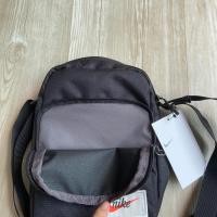 ราคา กระเป๋าสะพายข้าง Nike ของแท้สีดำสำหรับผู้ชายและผู้หญิง แฟชั่น (27971239622)