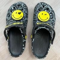 ราคา แท้! มือ2สภาพดี Crocs x Smiley size M7/W9 (24977254834)