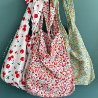 ราคา กระเป๋าสีแดงฉ่ำๆ กระเป๋าผ้าสีแดงสดใส❤️ (23523765277)