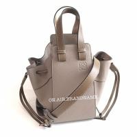 ราคา New loewe hammock drawstring small สี sand mink (6383760222)