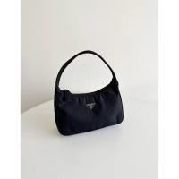 ราคา Used Prada nylon hobo vintage ไม่มีตำนิค่ะ (44015851607)