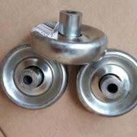 ราคา ล้อประตูยืด ล้อใส่ประตูยืด ล้อตันกลึง ล้อตันปั้มขาว ขนาด 2 1/4 นิ้ว (3416153730)