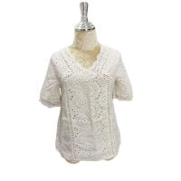 ราคา เสื้อลูกไม้สีขาวคอวี D128 (13418087982)