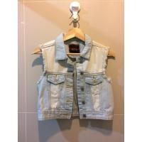 ราคา เสื้อกั๊กยีนส์ สีอ่อน Von dutch แต่งกระเป๋า 2 ข้าวง (211471913)