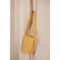 ราคา Mustard Bold Bucket bag กระเป๋าสะพายก้นกลม สีเหลืองมัสตาร์ด (21047756068)