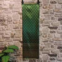 ราคา 108.ผ้าฝ้าย ผ้าทอทั้งผืน ลายยกดอกลำพูน สีเขียวขจี (27501552412)