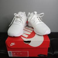 ราคา รองเท้ากีฬาผู้หญิง รุ่น KAISHI 2.0 สีขาว ไซส์ US 7.5 (ของแท้มือสอง) (4205899647)