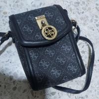 ราคา กระเป๋า Guess ของแท้ หนังดี สภาพดี ( ซื้อเก็บ ไม่ค่อยได้ใช้เลยค่ะ) (29534472810)