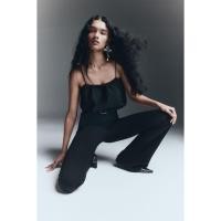 ราคา H&M(เอชแอนด์เอ็ม) กางเกงทรงกระบอกปลายบาน พร้อมเข็มขัดดีไซน์โดดเด่น Women Flared belt-detail trousers 1312666_1 (43019097817)