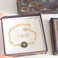 ราคา ดิออร์ 22 ใหม่ ออกแบบสำหรับทุกเพศ พร้อมสร้อยข้อมือและสร้อยคอมีลายตัวอักษรภาษาอังกฤษรอบๆ (43926425377)