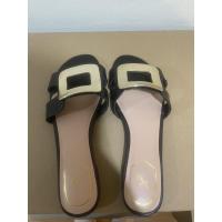 ราคา รองเท้าส้นเตี้ยสีดำ Lyn (5179309307)