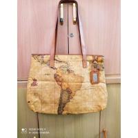 ราคา กระเป๋ามาตินี่ด้านในซับหนังสภาพเดิมๆมีตำหนิตามรูป (14331886444)