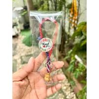 ราคา ‼️จัดส่ง 1-2วัน‼️ สร้อยแขวนพระหน้ารถ 3 องค์ เชือกเทียนถักแฮนด์เมด พิเศษลายธงชาติไทย (42069865109)