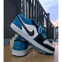 ราคา รองเท้ามือสอง - Air Jordan 1 Low Laser Blue CK3022-004 Blue / Black / White " SIZE 44.5 / 28.5 cm." (23710422679)