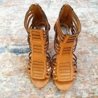 ราคา Preloved Coach High Heels Size US6 (22882154078)