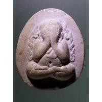 ราคา Antig on Shopee 2489 พระปิดตากนกข้าง พิมพ์เล็ก หลวงปู่เหรียญ วรลาโภ สำนักสงฆ์วังสวนจิตรลดา รุ่นถวายพระพร สร้างปี 2539 (23269322591)