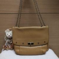 ราคา กระเป๋าmcm ของแท้ สีครีม สภาพดี อะไหล่ทอง สะพายไหล่หรือcrossbody ได้คะ มีจางตรงสายโซ่ (2256815998)