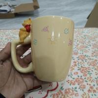 ราคา แก้วลายวินนี่เดอะพูห์ (Winnie the Pooh) ซึ่งมีตัวตุ๊กตาหมีพูห์เกาะอยู่ที่หูจับแก้ว (41972843676)