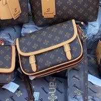 ราคา กระเป๋าแบรนด์Sanrich(แซนริช)ของแท้100%️ทรงฝาปิดหน้าเข็มขัด แม่เหล็ก (16593285843)