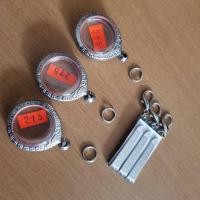 ราคา กรอบพระสเตนเลสแท้ แกะลาย 2 ด้าน ด้านในเป็นอะคิริคใส กรอบเหรียญใส่พระหรือเหรียญพร้อมแหนบ มีห่วงและยางรองแถมให้ 3 ชิ้น (14306854913)