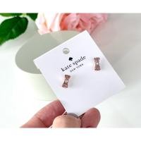 ราคา ต่างหู Kate Spade O0RU1561 Ready Set Bow Pave Bow Studs Earrings in Clear (25685522748)