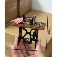 ราคา 1: 12 บ้านตุ๊กตาขนาดเล็ก 1/12 อุปกรณ์เสริมย้อนยุคจักรเย็บผ้าฉากรุ่นเครื่องประดับเล่นบ้านของเล่น (42274014951)