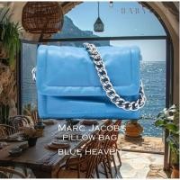 ราคา พร้อมส่ง Marc Jacobs THE PILLOW BAG สี Blue Heaven❄️ (24786326463)