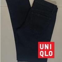 ราคา UNIQLO SLIM กางเกงยีนส์ดำสนิท ริมแดงผ้าหนา มือสองสภาพใหม่ (26577998060)