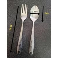 ราคา ช้อนส้อมสแตนเลสYUGABANด้ามแกะลายกุหลาบหรู สแตนเลสfood gradeปลอดภัยไม่บางไปไม่คมบาดปาก (15479129889)