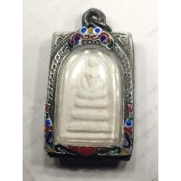 ราคา สมเด็จวัดเกษไชโย รุ่นประวัติศาสตร์ 200 ปี พ.ศ. 2531 พิมพ์ 3 ชั้นฐานหมอน หูบายศรี (นิยม) (24533860619)