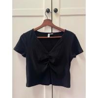 ราคา H&Mเสื้อครอปดำคอวีผ้ายืด (24637541442)