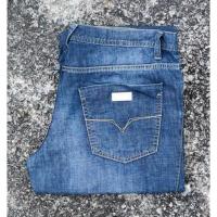 ราคา 15/11ยีนส์ VJC Versace(มือสอง) เอววัดจริง 37-38"ยาวทั้งตัว41"ขา8.5" ยีนส์ผ้าบาง สภาพดี หนานุ่ม ใส่สบายไม่มีตำหนิ (25588089453)