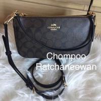 ราคา Coach Pouch สะพายข้าง Coach แท้เท่านั้น ลายซีเข้ม (1761744109)