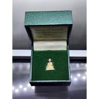 ราคา สมเด็จพระพุฒาจารย์(โต พรหมรังสี)ลอยองค์ เนื้อเงิน พิมพ์เล็ก สูง 1.6 เซ็น วัดใหม่อมตรส บางขุนพรหม พ.ศ.2540 พร้อมกล่องเดิม (22281654007)