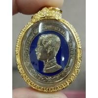 ราคา เหรียญรัชกาลที่ 5 ทรงยินดี ที่ระลึกสร้างโรงพยาบาลพานทอง จ. ชลบุรี ปี 2535 พิมพ์ใหญ่ เนื้อกะไหล่เงินลงยาสีน้ำเงิน (7445974648)