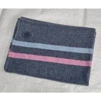 ราคา ผ้าห่มสีเทา ยี่ห้อโบตั๋น สำหรับบริจาค ผ้าเช็คเท้า รองรีด หรือซับเสียง (10950676552)