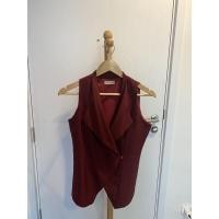 ราคา Femme Issue เสื้อทรงสูทแขนกุดสีแดงเบอรรี่ (3748378275)