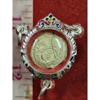 ราคา ลูกอมมณีนพรัตน์เนื้อผงปูนปั้นหลวงปู่ดู่วัดสะแกจังหวัดอยุธยา ฟังเกศาพร้อมกรอบเงิน (40376246304)