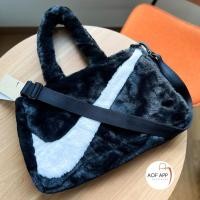 ราคา [พร้อมส่ง] ของแท้100% Nike Faux Fur Tote Bag Black (22284566354)