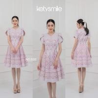 ราคา ชุดเดรสผ้าทอลายแขนกลีบบัวชมพูอ่อน คอวีกระดุมปั๊ม กระโปรง 8 ชิ้นทรงย้วย (29605174883)