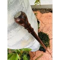 ราคา Gold ไม้ตะพด ไม้เท้า ทำจากไม้มะเกลือเนื้อดำ หัวแก่นขาม ฝังเหรียญครุฑ ความยาวประมาณ 108 ซม. 1 ชิ้น (24277235446)