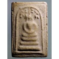 ราคา พระสมเด็จเนื้อผง พิมพ์ปรกโพธิ์ ฐาน 3 ชั้น บางคนดูว่าเป็นพระวัดเกศไชโย นอกพิมพ์ ด้านหลังมีรอยกะเทาะพิจารณาก่อนเช่านะครับ (21455095542)