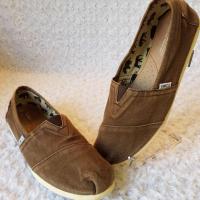 ราคา TOMS แท้มือ✌% M9/42/27 cm (1893126582)